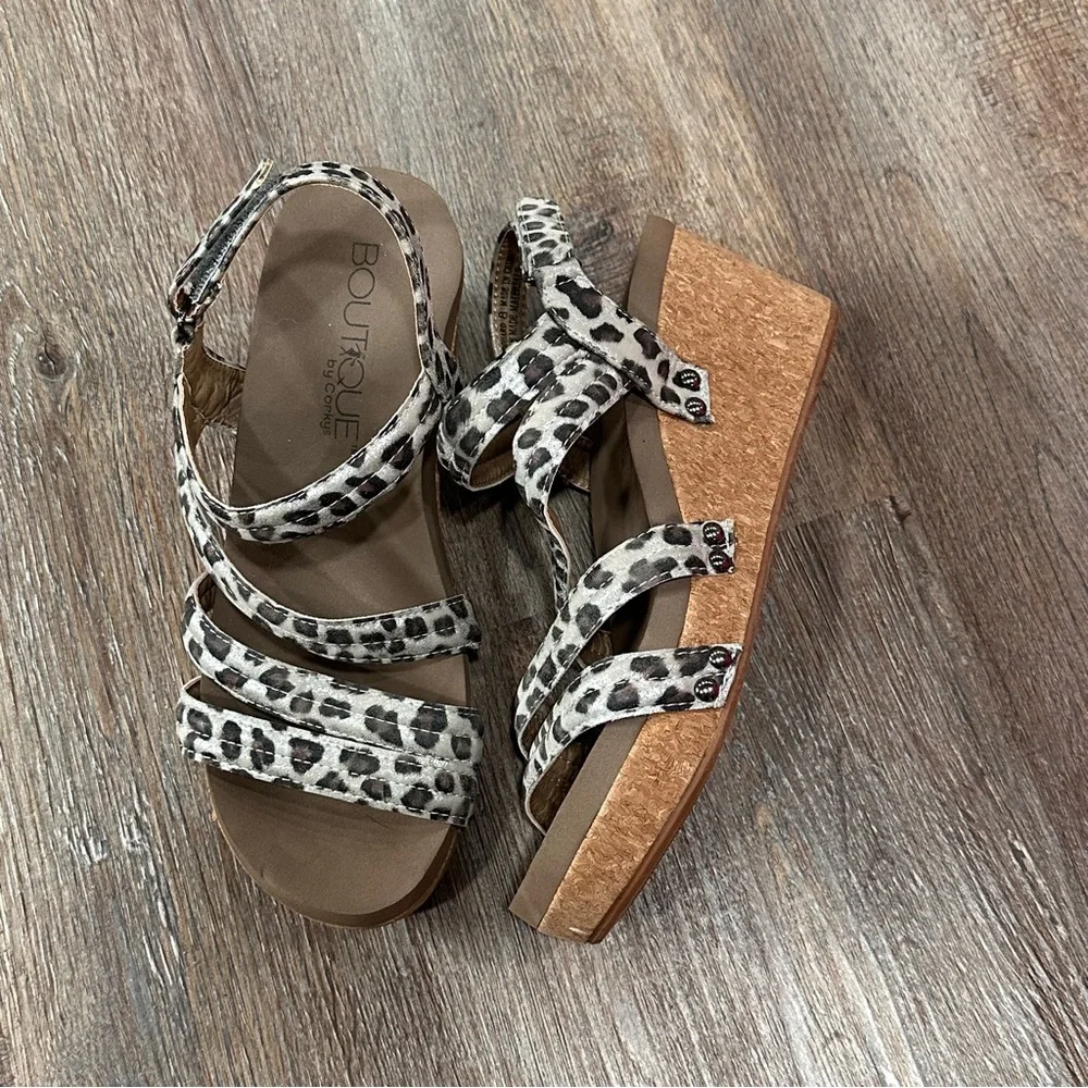 Boutique by Corkys Animal Print Wedge Sandals 8 - Picture 1 of 6